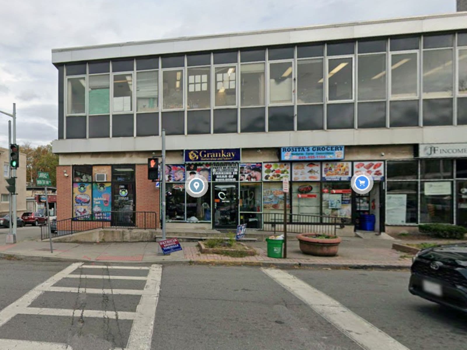Fachada de Crepes & Shakes en Spring Valley, NY